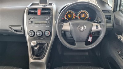 2011 Toyota COROLLA - Thumbnail